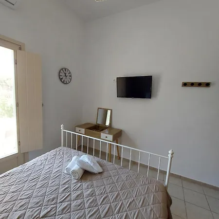 Maritina's House In Vroutsi